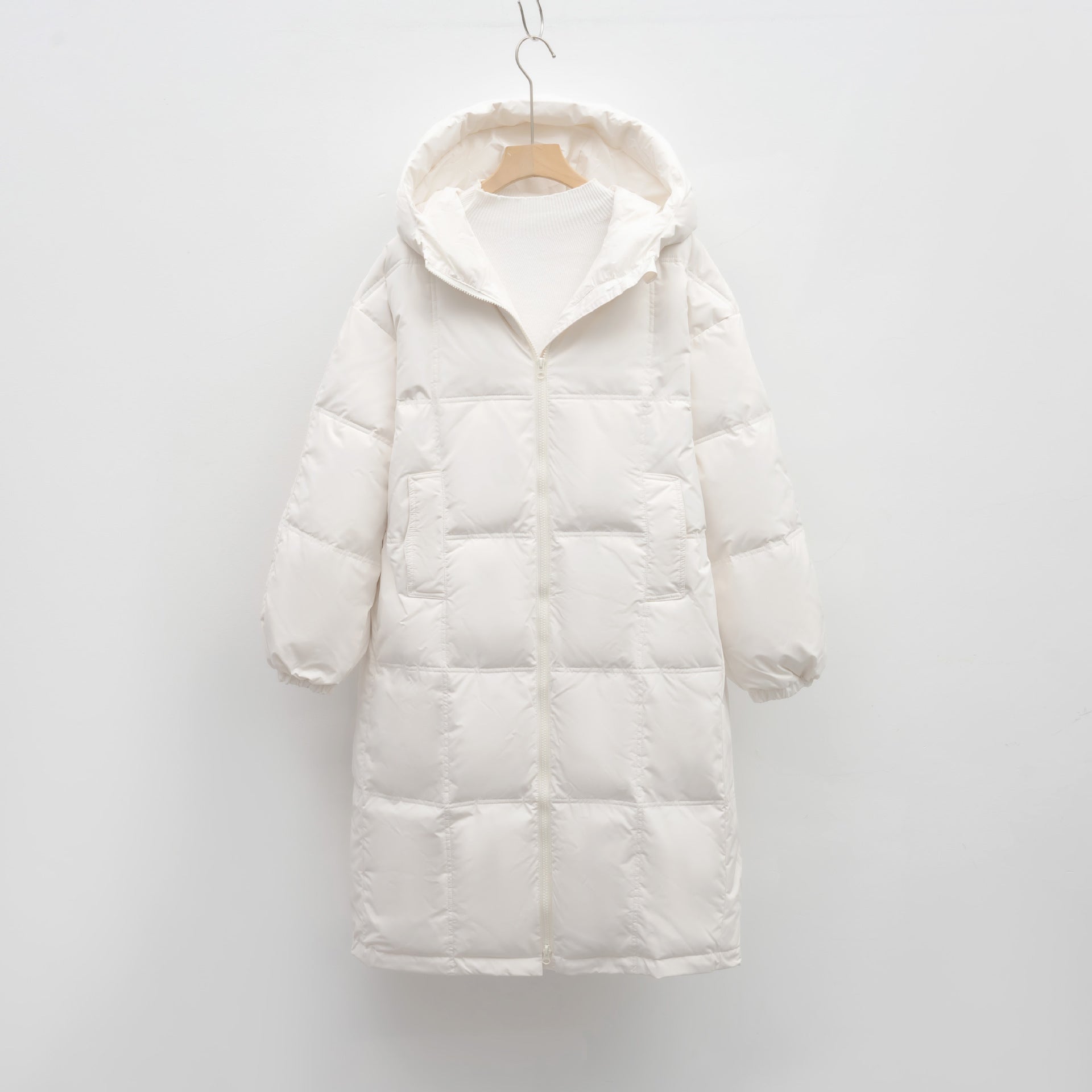 Damen Winter Steppmantel in Weiß, lang, Frontansicht