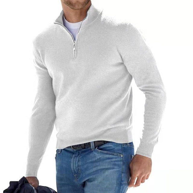 Herren Pullover mit Reißverschluss und V-Ausschnitt in Weiß, klassischer Regular-Fit-Schnitt, auf neutralem Hintergrund