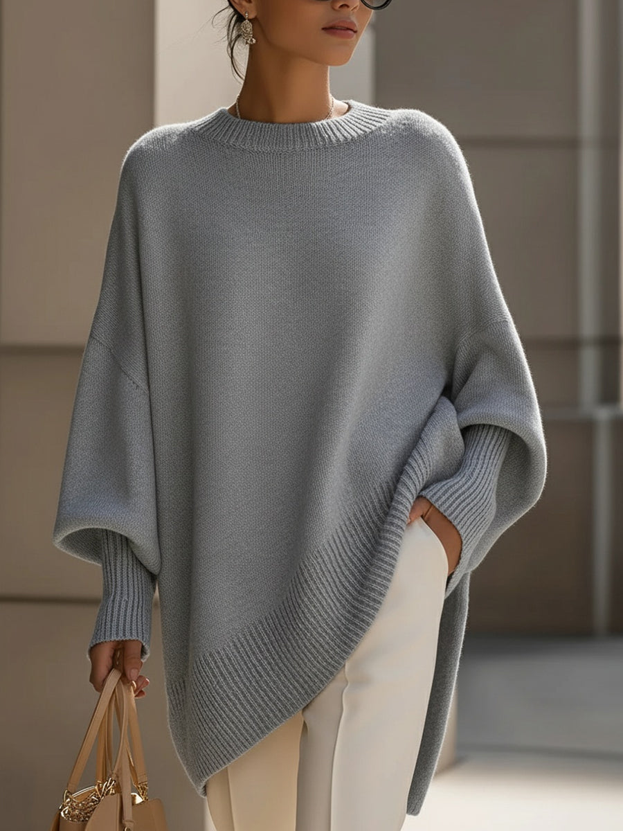 Damen Oversize-Pullover in Grau mit asymmetrischem Saum, Frontansicht am Modell