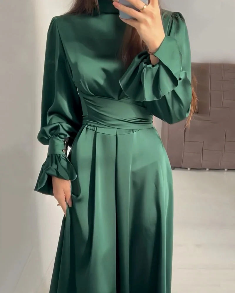 Frost Maxi Kleid für Damen | Satin, Elegant und Warm 0