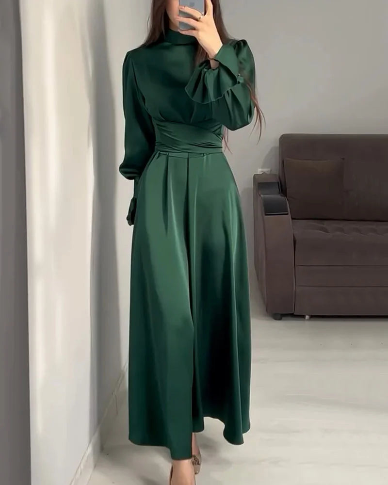 Frost Maxi Kleid für Damen | Satin, Elegant und Warm 1