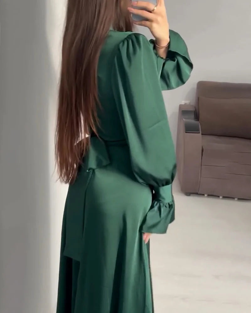 Frost Maxi Kleid für Damen | Satin, Elegant und Warm 2