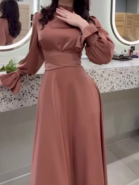 Frost Maxi Kleid für Damen | Satin, Elegant und Warm 4