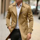 Herren Trenchcoat in Dunkelbeige mit klassischem Reverskragen und elegantem Schnitt
