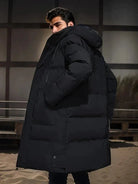Herren Winterjacke in Schwarz, lang geschnitten mit Kapuze und Futter