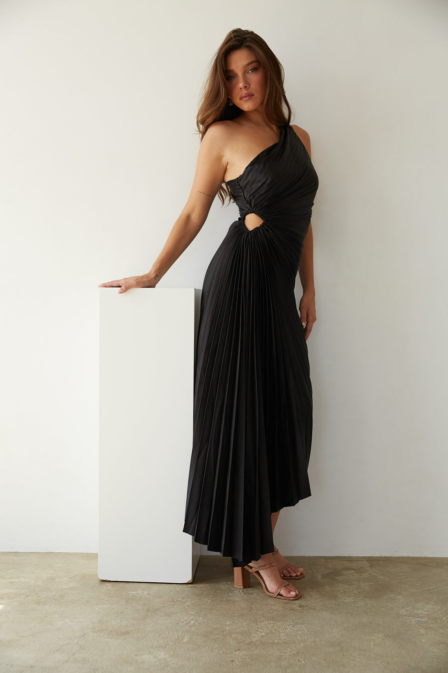 Plissiertes Midi-Kleid mit Ein-Schulter-Design – Elegantes Abendkleid für besondere Anlässe 6