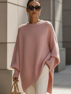 Damen Oversize-Pullover in Beige mit asymmetrischem Saum, Frontansicht am Modell