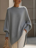 Damen Oversize-Pullover in Grau mit asymmetrischem Saum, Frontansicht am Modell