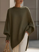Damen Oversize-Pullover in grun mit asymmetrischem Saum, Frontansicht am Modell