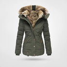 Damen Winterparka in Grün mit Kunstfellkapuze, Frontansicht